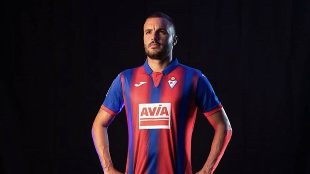 Pedro León con la equipación del Eibar (@PLeonSanchez)