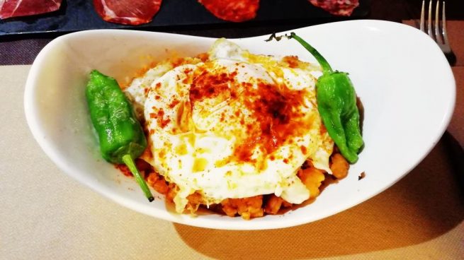Huevos mollet con migas serranas