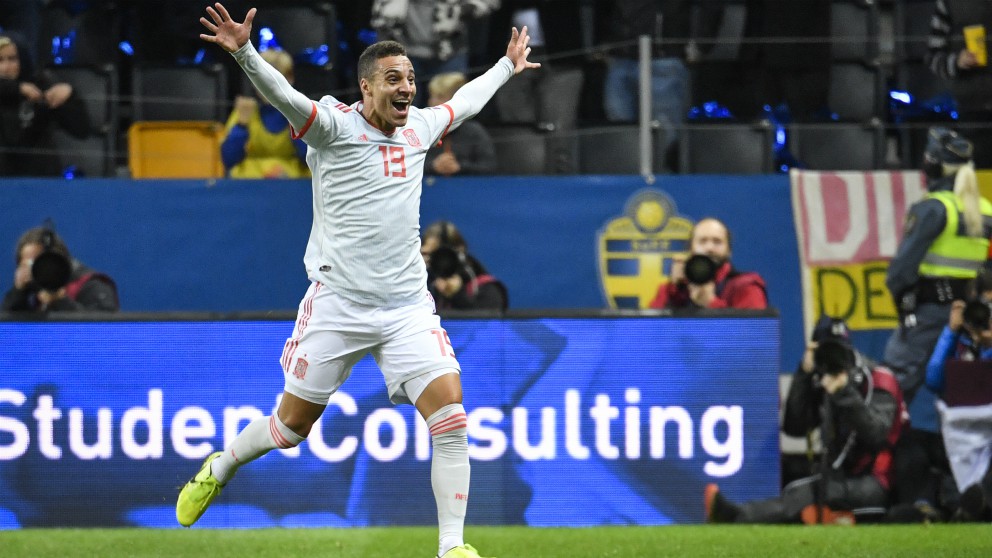 Rodrigo Moreno celebra su gol en el Suecia – España. (AFP)