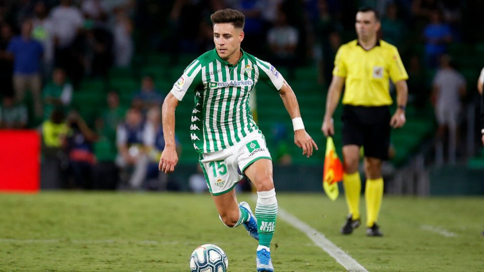 Álex Moreno con el Betis (@Moreno7alex)