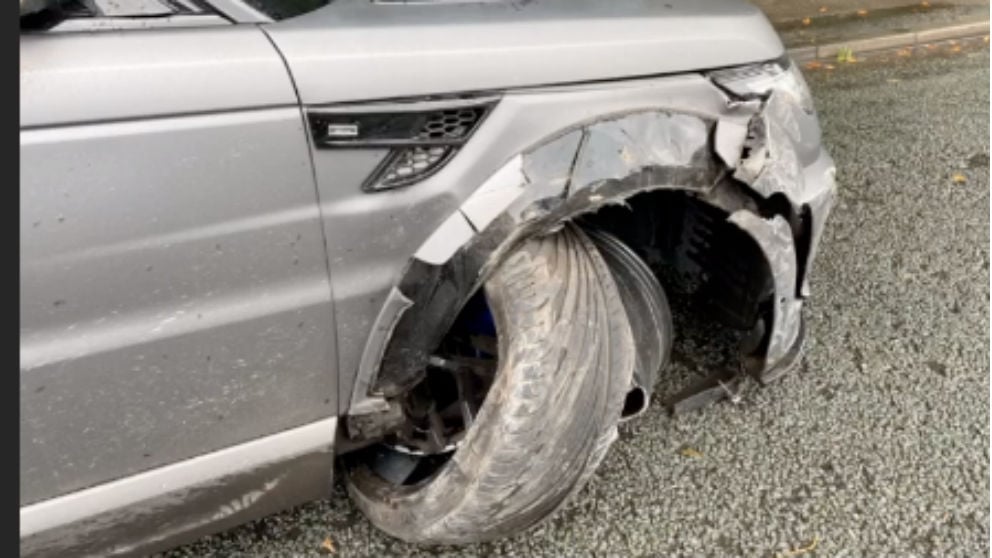 Así quedó el coche del Kun Agüero tras el accidente.