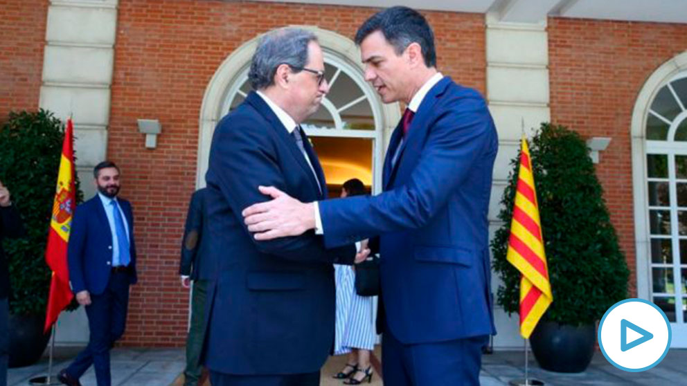 Pedro Sánchez y Quim Torra en la puerta del Palacio de la Moncloa @Getty