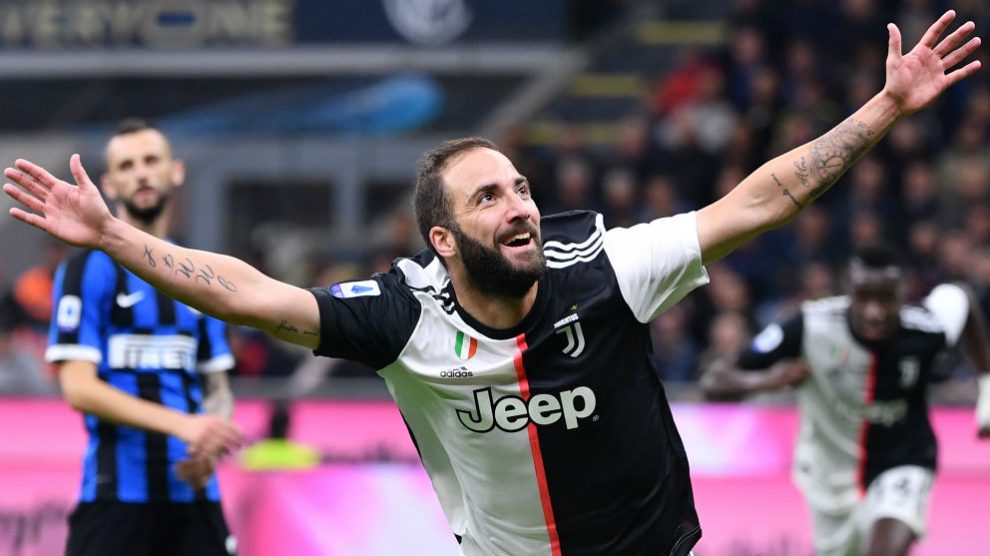 Higuaín celebra un gol con la Juve ante el Inter. (AFP)