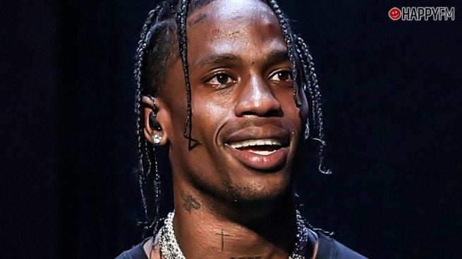 Travis Scott se rompe la rodilla en pleno concierto y esta es su reacción