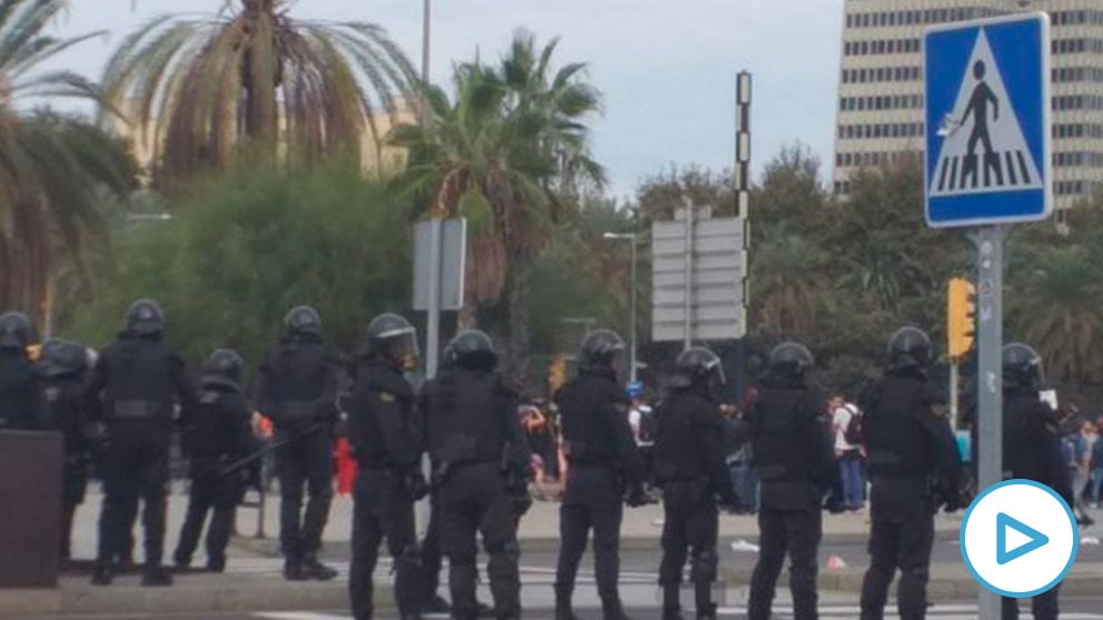 Agentes de los GRS en Barcelona.