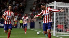 Morata celebra un gol ante la mirada de Joao Félix. (Getty)