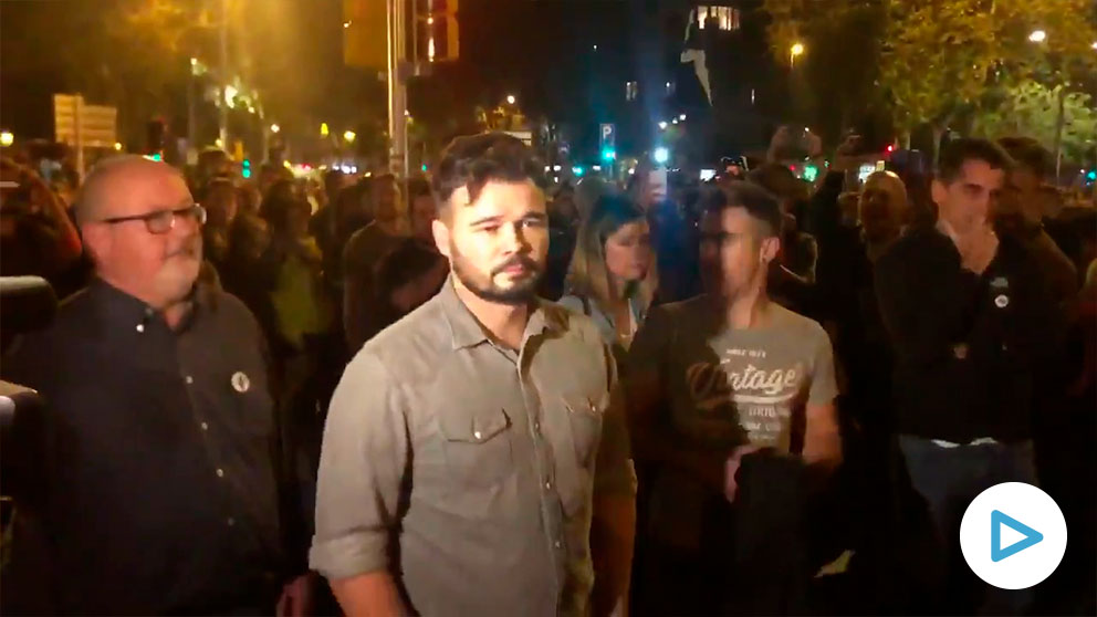 Gabriel Rufián, increpado este sábado por los CDR en una manifestación en Barcelona.