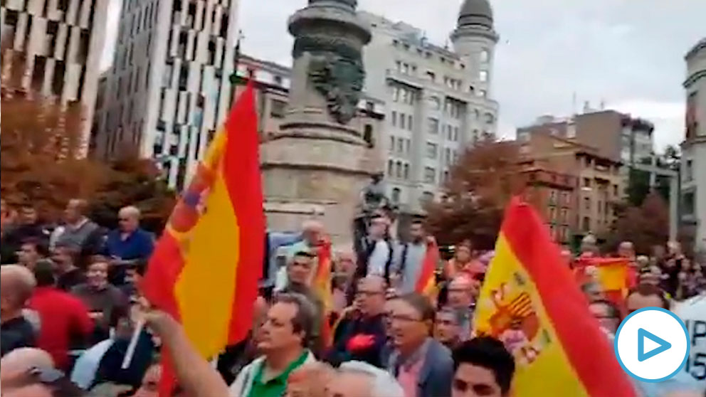 Choque entre manifestantes a favor y en contra de la independencia de Cataluña en Zaragoza