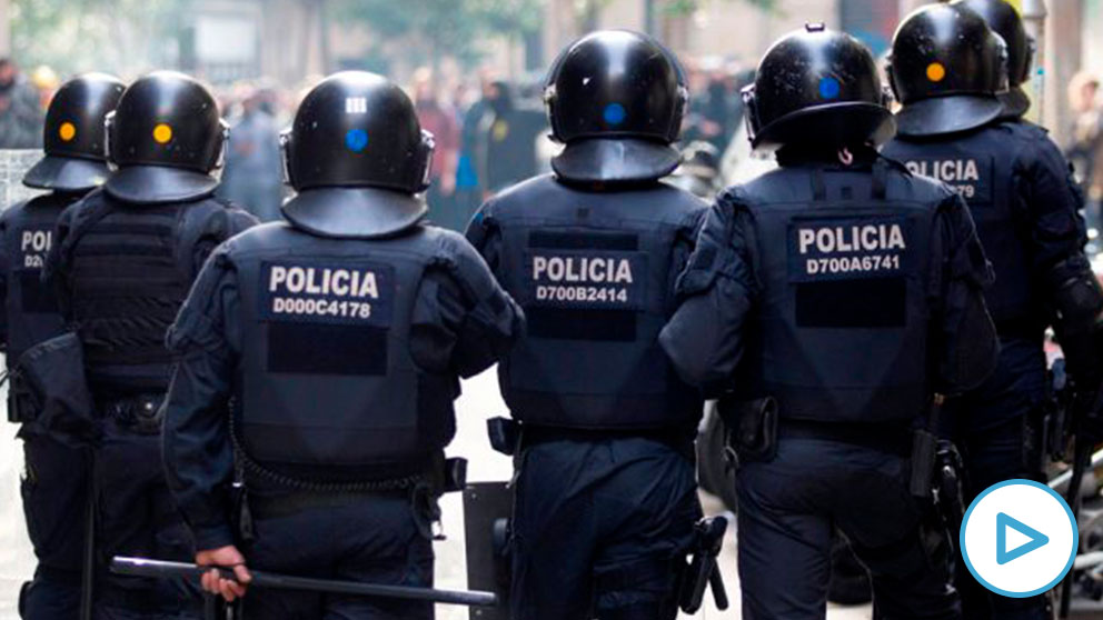 Mossos d’Esquadra en una manifestación de Barcelona (Foto: EFE)