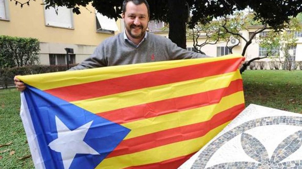 Matteo Salvini con la estelada.