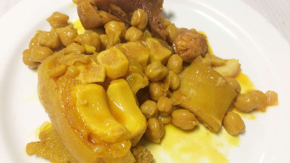 Receta de Guiso de callos con setas y garbanzos