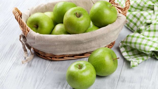 Manzanas asadas al microondas, receta del postre saludable más rápido 