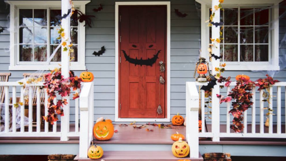Más Esta llorando vestir Cómo decorar puertas para Halloween 2019 de forma fácil