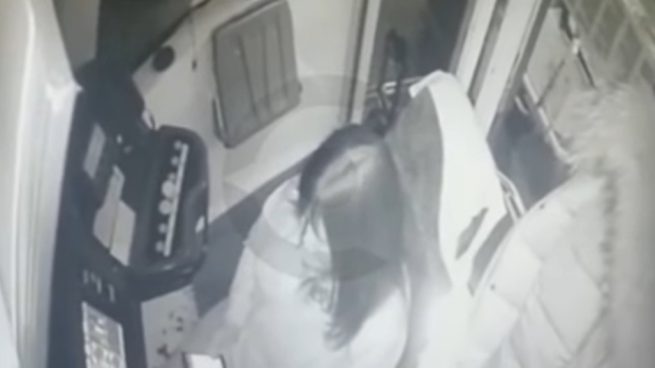 Facebook: Conductora de tranvía distraída provoca un grave accidente
