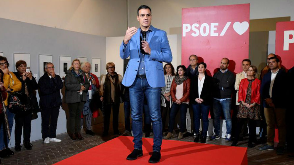 Pedro Sánchez en un acto de precampaña en Segovia. (Efe)