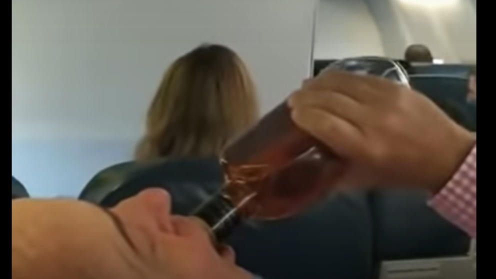 Cuanta cantidad de liquido se puede llevar en el avion