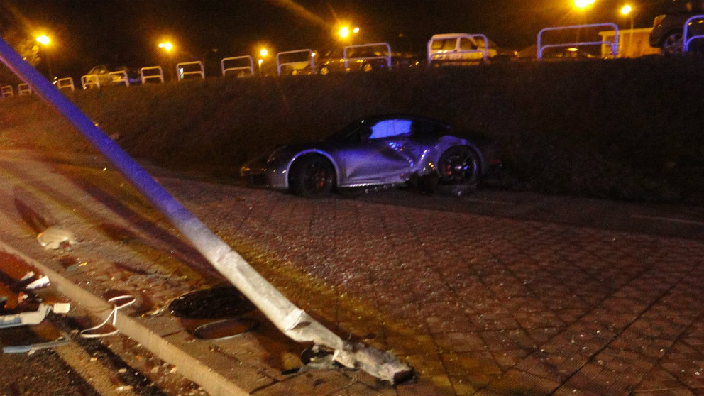 Así quedó el Porsche de Rubén García tras un accidente (@PamplonaIrunaPM)