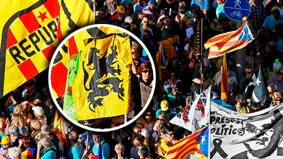 La bandera del partido de extrema derecha flamenca Vlaams Belang, junto a la cabecera de la manifestación (Foto: EFE).
