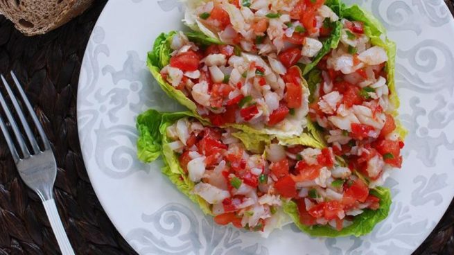 Tacos rellenos de pipirrana de lubina