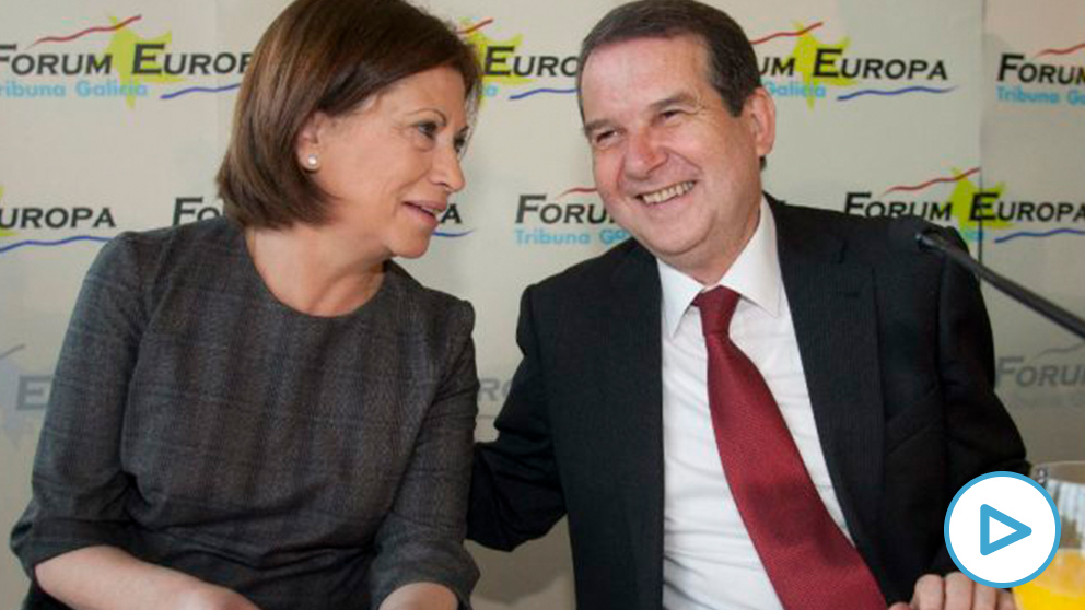 La ex ministra y actual teniente de alcalde del Ayuntamiento de Vigo Elena Espinosa, junto al alcalde Abel Caballero (Foto: EFE).