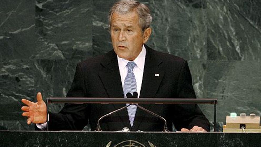 El 10 de noviembre de 2001, el presidente George W. Bush habla en las Naciones Unidas para pedir ayuda para combatir el terrorismo