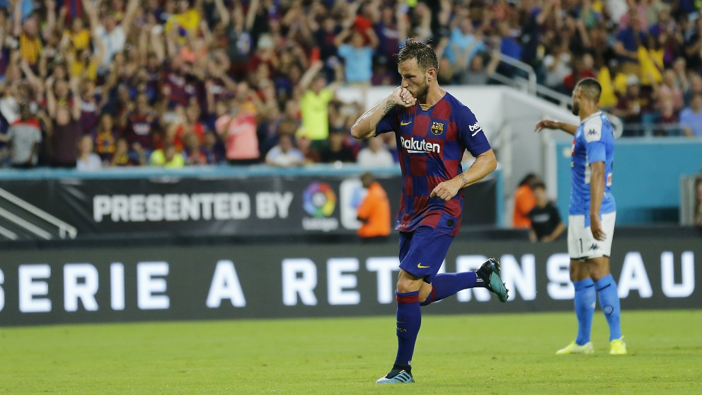 Rakitic celebra un gol con el Barcelona. (AFP)