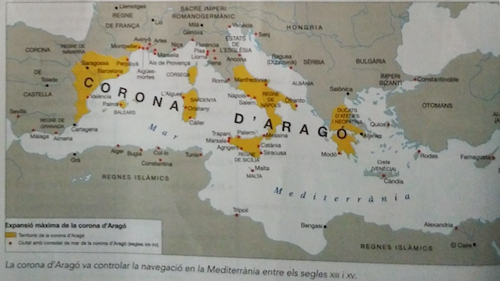 Mapa de un manual de Anaya incluyendo a toda Grecia y Córcega en la Corona de Aragón.
