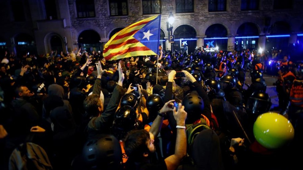 Acoso independentista a a la Jefatura Superior de Policía en Barcelona