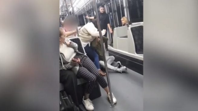 Facebook: Una pareja acaba a golpes en un autobús