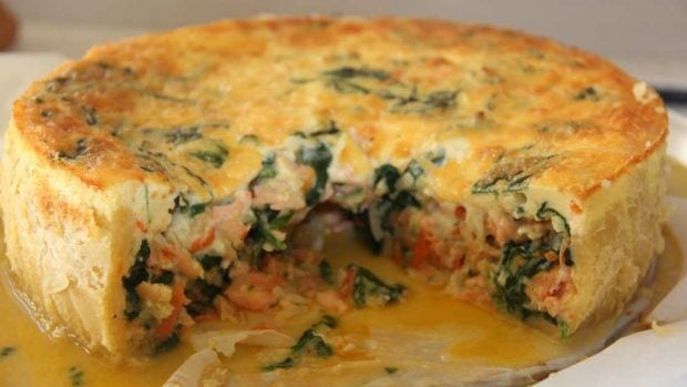 Quiche de salmón ahumado, setas y espárragos