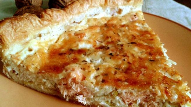 Quiche de salmón ahumado, setas y espárragos