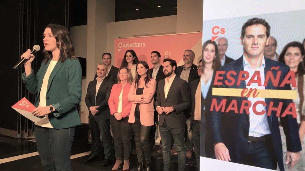 Inés Arrimadas durante un mitin de campaña.