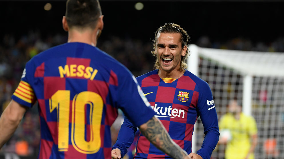 Messi y Griezmann celebran un gol del Barcelona. (AFP)