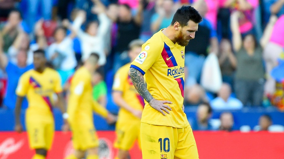 Leo Messi, cabizbajo durante el Levante – Barcelona. (AFP)