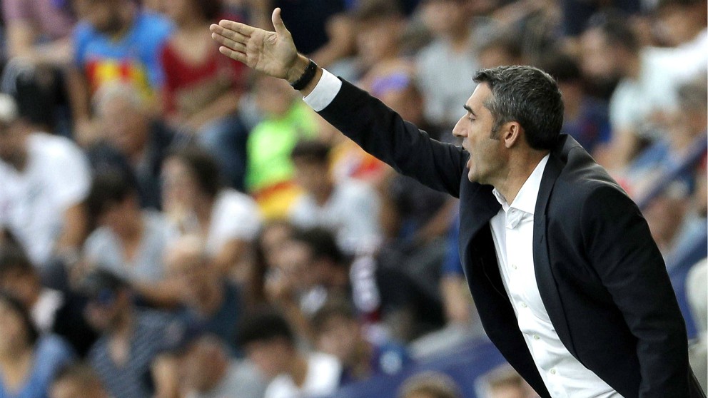 Valverde, durante el Levante-Barcelona. (EFE)