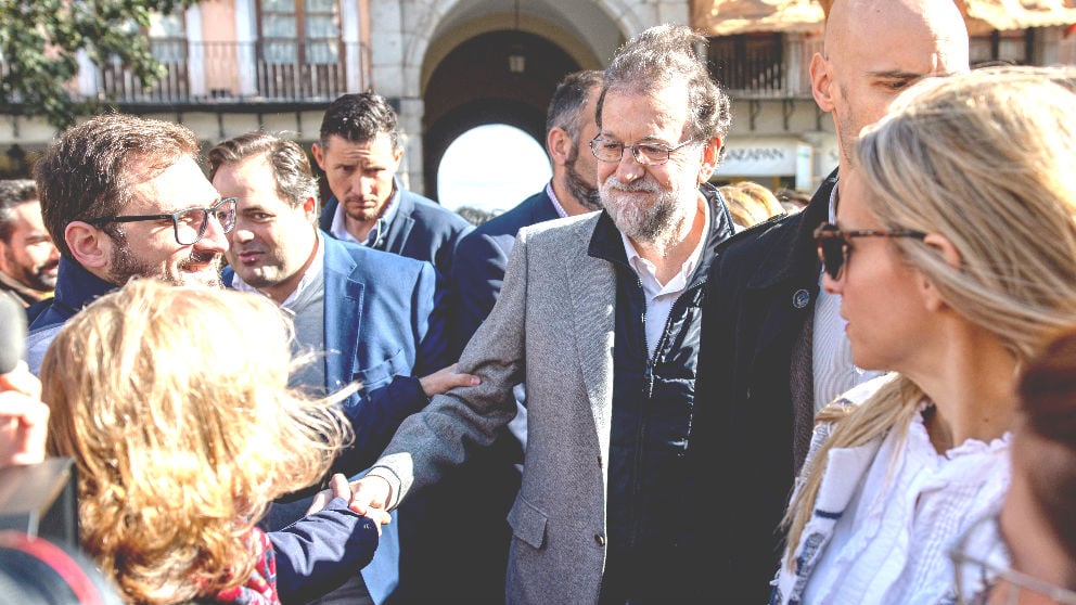 Mariano Rajoy durante su paseo por el casco histórico de Toledo, este domingo (Foto: EFE).