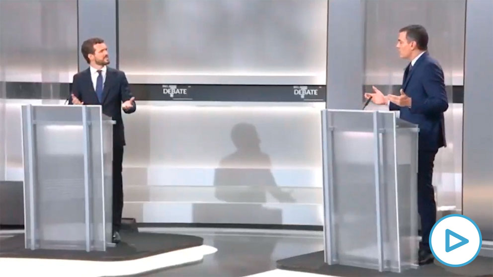 Pablo Casado y Pedro Sánchez en un momento del debate