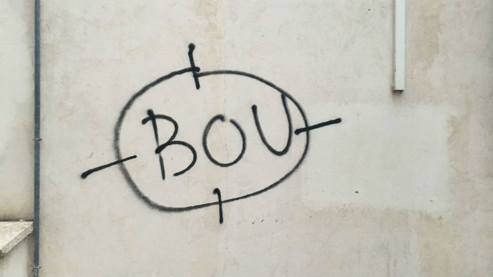 Pintada contra Bou en el domicilio de una directiva de su empresa.