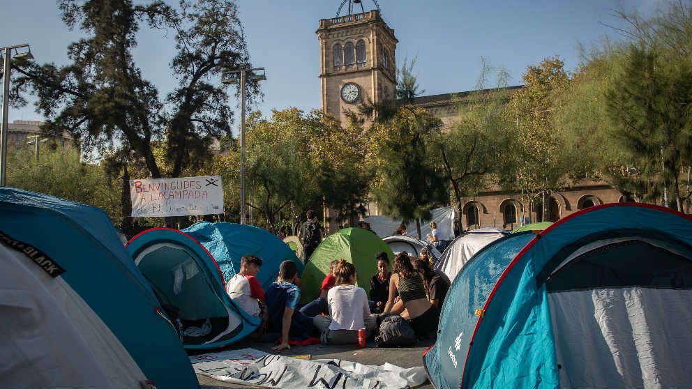 Acampada de estudiantes en la plaza de la Universidad de Barcelona. (Ep)