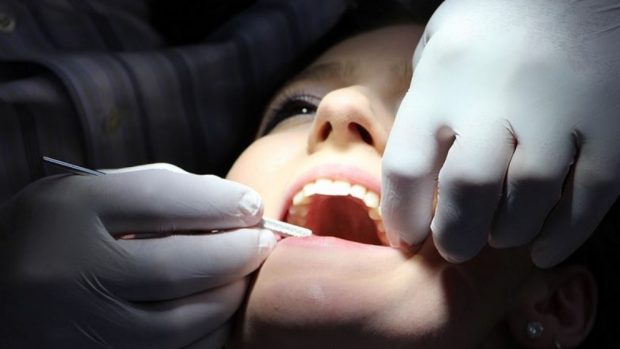 Qué puedes hacer en el dentista durante el embarazo y que no