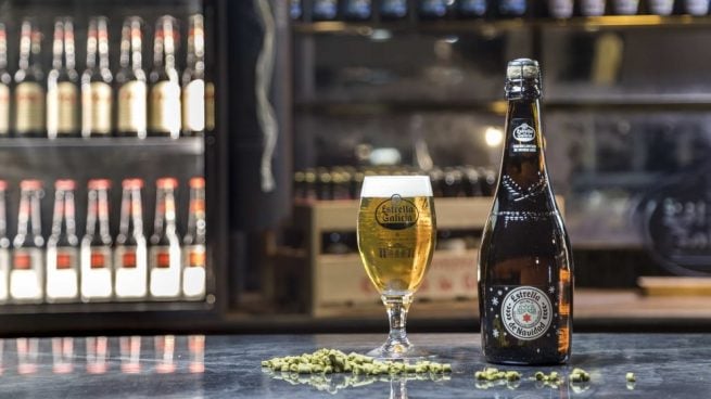 Estrella Galicia celebra su “verde Navidad” lanzando una edición limitada