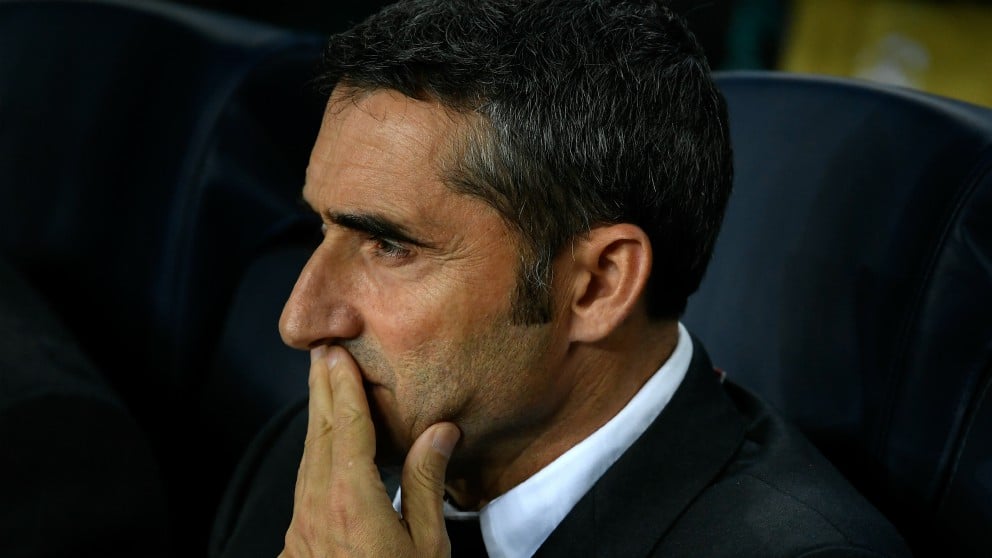 Valverde, en el banquillo. (AFP)