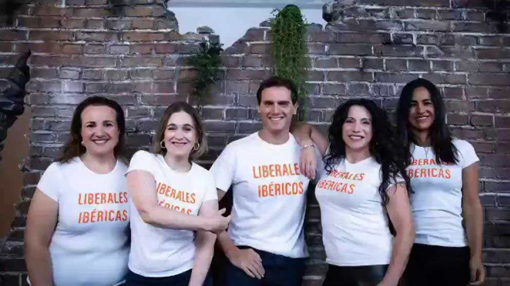 Rivera con la camiseta de Liberales ibéricos.