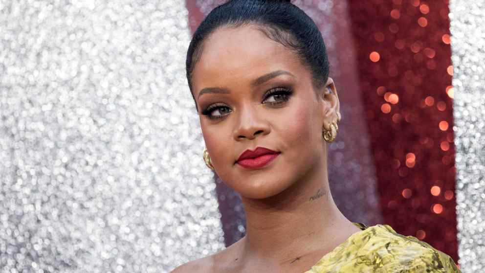 Rihanna siempre lleva un maquillaje perfecto