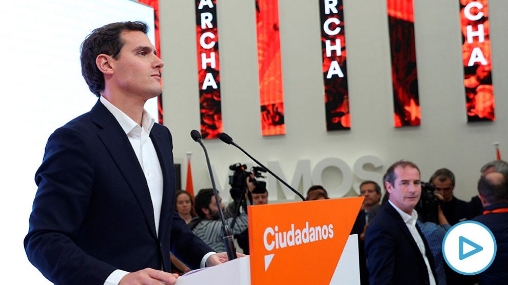 El presidente de Ciudadanos, Albert Rivera, durante su comparecencia este lunes en la sede del partido, en Madrid. (Foto: EFE).