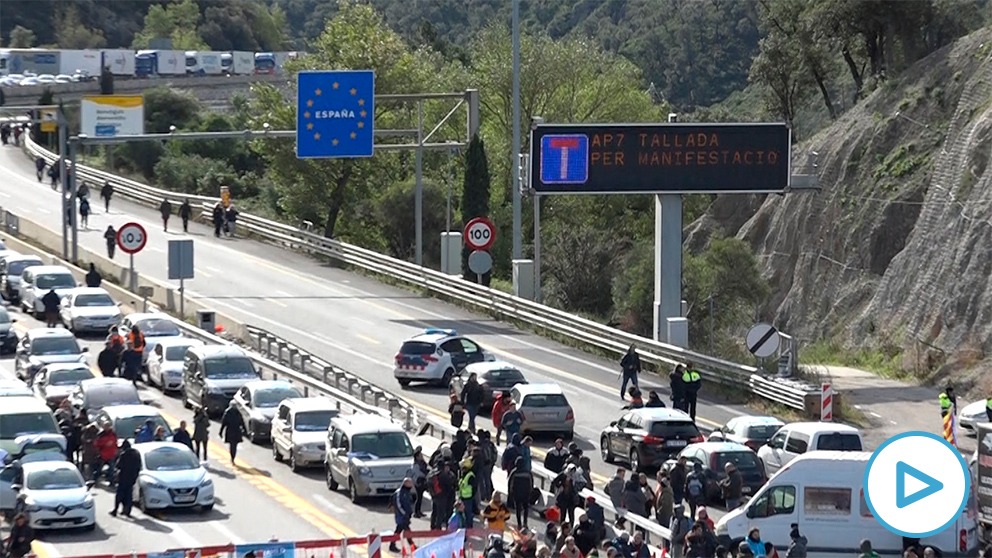 Cortan la frontera con Francia en La Junquera tras el llamamiento del ‘Tsunami Democràtic’