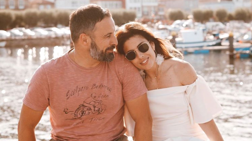 Santiago Abascal junto a Lidia Bedman, su mujer, en una foto colgada en Instagram.