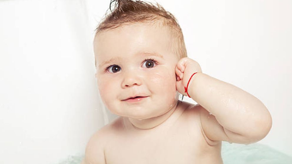 Cómo limpiar de manera correcta los oídos del bebé