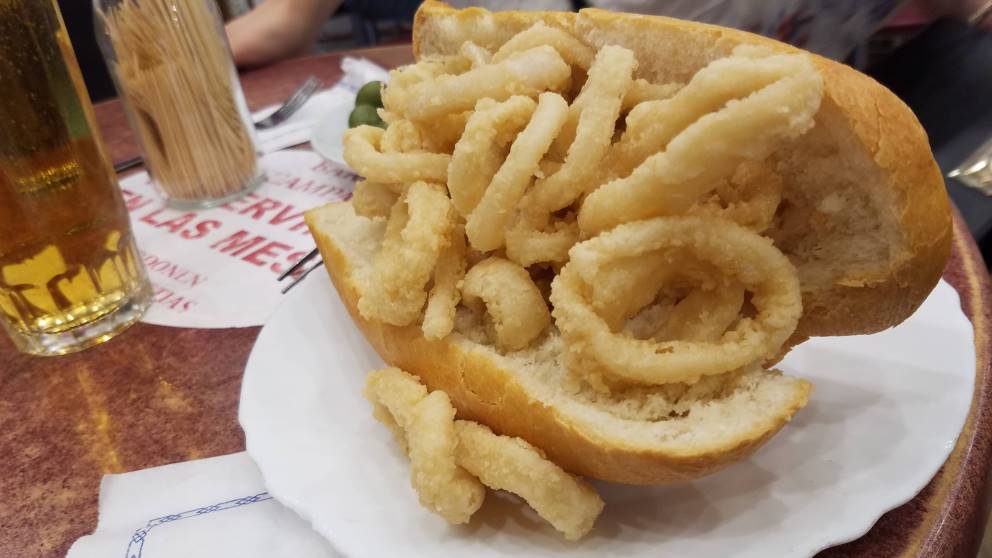 El mejor bocata de calamares de la ciudad te espera en Nochebuena