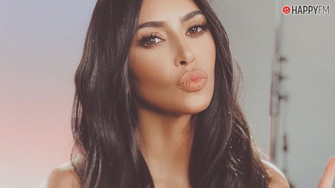 Kim Kardashian causa polémica al dejar de vestir de forma sexy, ¿por Kanye West?